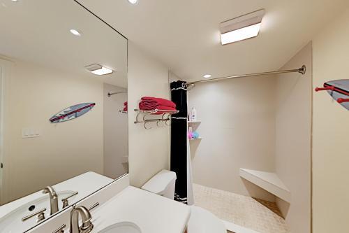 Apartamento New Listing! Beachfront Corner Unit With Gym & Pools Condo