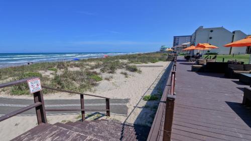 4br Bayview For Large Families! Beachfront Resort, Shared Pools & Jacuzzi