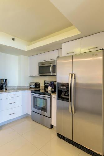 4br Bayview For Large Families! Beachfront Resort, Shared Pools & Jacuzzi
