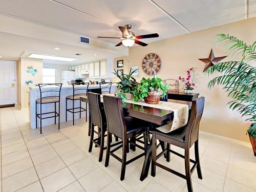 Apartamento 4400 Gulf Blvd Condo Unit 408