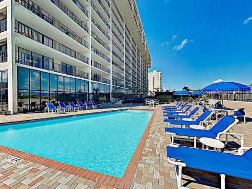 Apartamento New Listing! Gulf-view Corner-unit Condo With Pools Condo