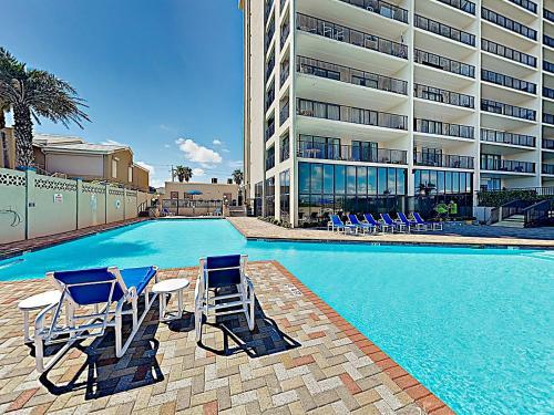 Apartamento New Listing! Modern Beachfront Condo With Pool & Spa Condo