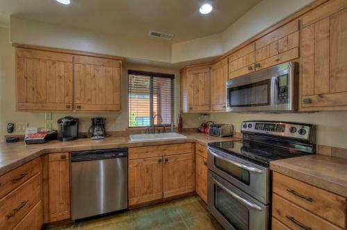 Sg2 -15 Minutes From Arches Park - Wrap-around Deck With Views!