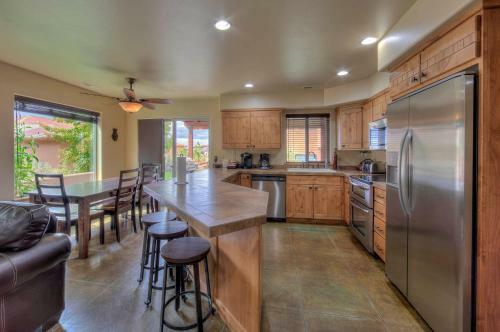 Sg2 -15 Minutes From Arches Park - Wrap-around Deck With Views!