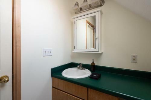 Corduroy - Cute Mountainside Cottage W Rooftop Deck & Views