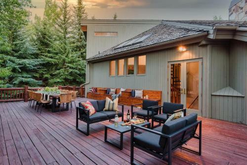 Nightstar - Charming Rustic Cabin W Large Balcony & Sauna