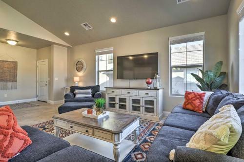 Washington Townhome With Patio And Resort Perks!
