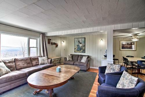 Home Near Stratton Mountain, Manchester And Bromley!