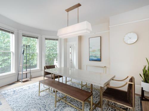 New Listing! Updated Victorian With Lake Union Views Home