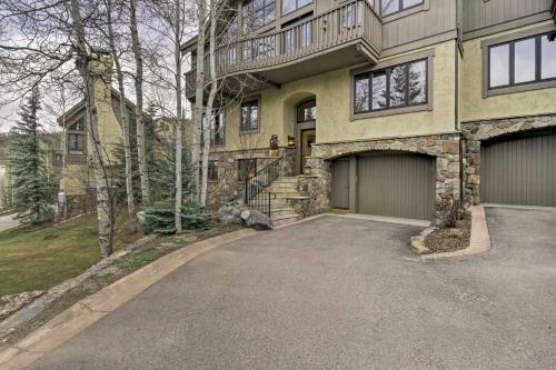 Luxe Greystone Escape With Hot Tub - Walk To Slopes!