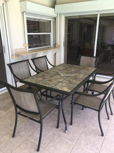 Desirable Southern Exposure At Waterfront Home, Close To Beach!