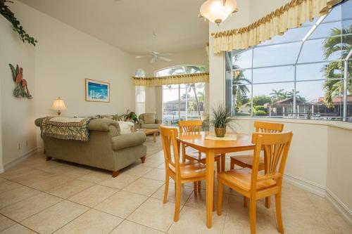 Buccan1570 - 1570 Buccaneer Ct Home
