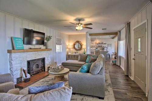 Idyllic Family Getaway With Grand Lake Access!