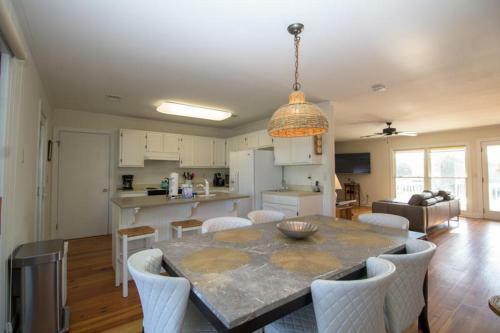 475 Tarpon Boulevard - Four Bedroom House