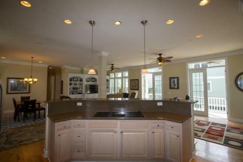 619 Dolphin Road - Six Bedroom House
