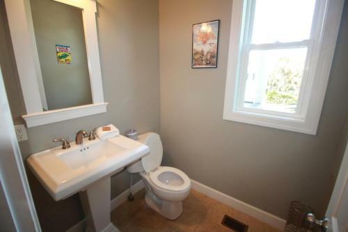 619 Dolphin Road - Six Bedroom House