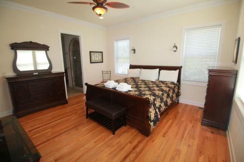 619 Dolphin Road - Six Bedroom House
