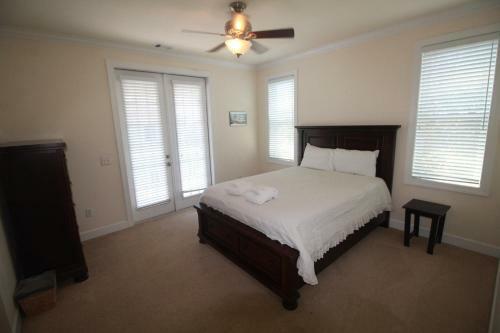 619 Dolphin Road - Six Bedroom House