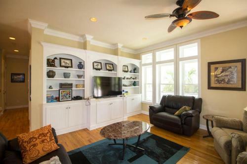 619 Dolphin Road - Six Bedroom House