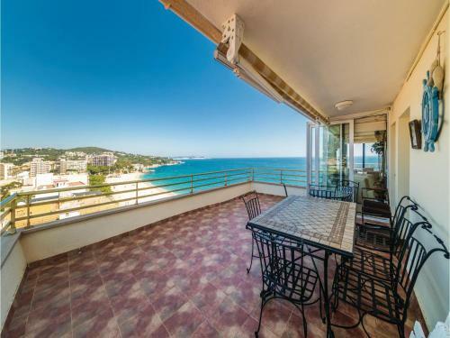 Apartment C/cel I Mar 8, �tico
