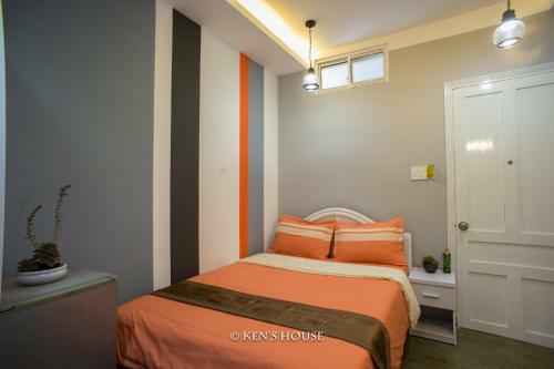 Ken's Backpackers Hotel