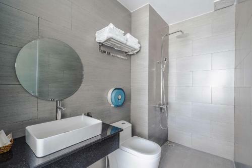 ?� L?t Mega Sky Hotel