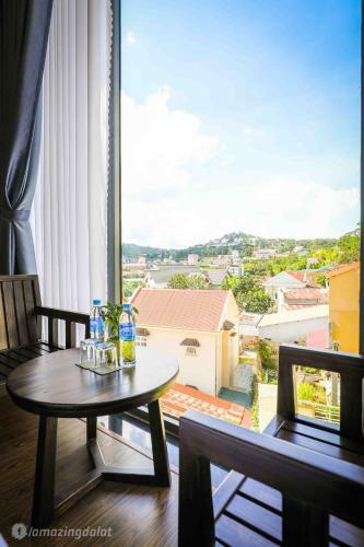 ?� L?t Mega Sky Hotel