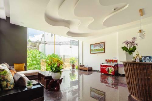 ?� L?t Mega Sky Hotel