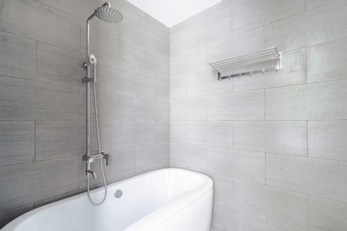 ?� L?t Mega Sky Hotel