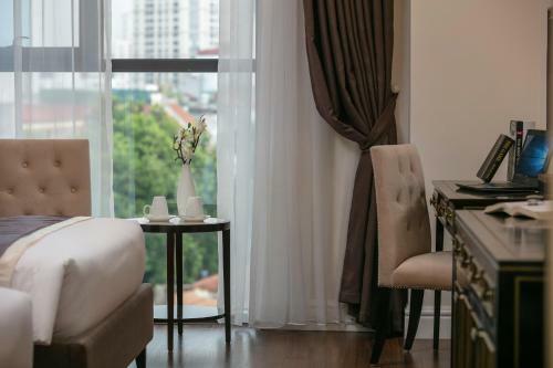 Adonis Hotel