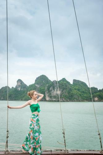 Sena Cruises - Wonder On Lan Ha Bay