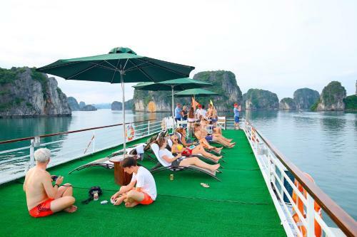 White Dolphin Cruises
