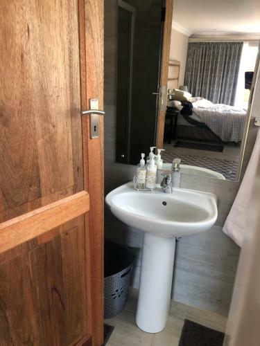 8 On Acacia Bed & Breakfast