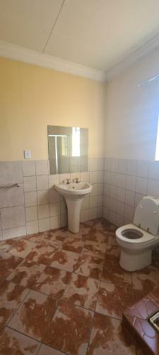 Hostal Moy Invest Holdings Mahlale