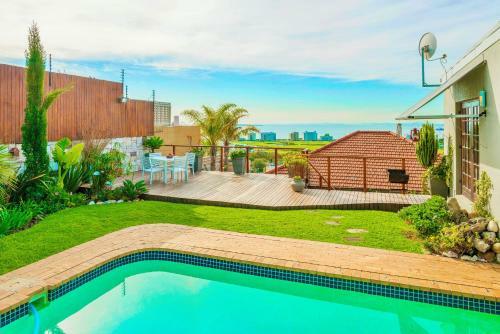 Sun & Sea In A Downtown Mediterranean Villa