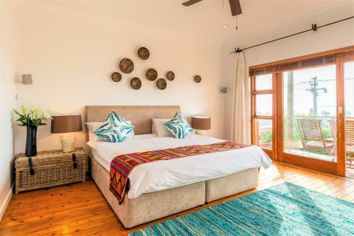 Sun & Sea In A Downtown Mediterranean Villa