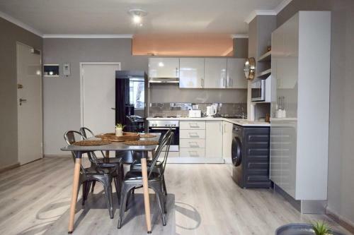 Modern & Spacious City Apartment