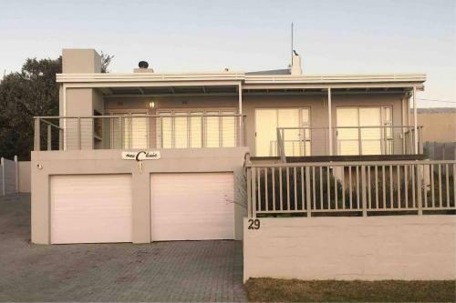 Gansbaai Seafront Holiday House - "ons C-huis"