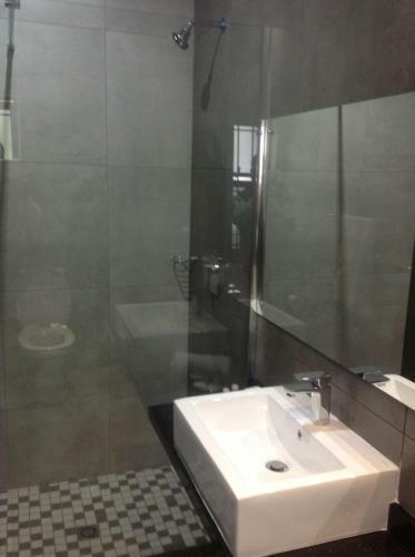 La Orchard Hotel
