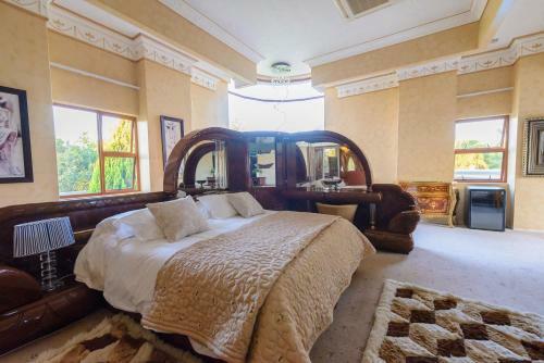 Equestrian Royal Hotel Boutique & Spa