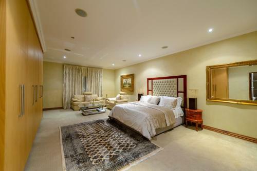 Equestrian Royal Hotel Boutique & Spa