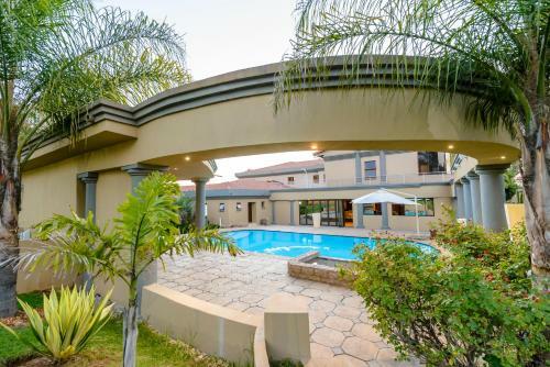 Equestrian Royal Hotel Boutique & Spa