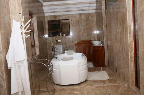 Equestrian Royal Hotel Boutique & Spa
