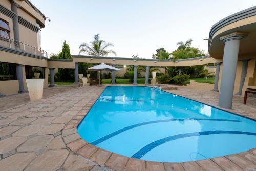 Equestrian Royal Hotel Boutique & Spa