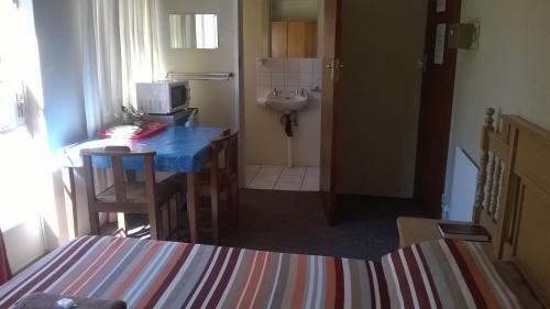 Hostal Strelitzia Guest House