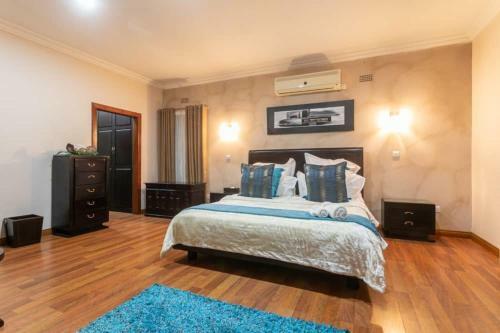 3 Bedrooms Exclusive Villa In Mass Media
