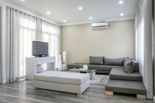 3 Bedrooms Exclusive Villa In Mass Media