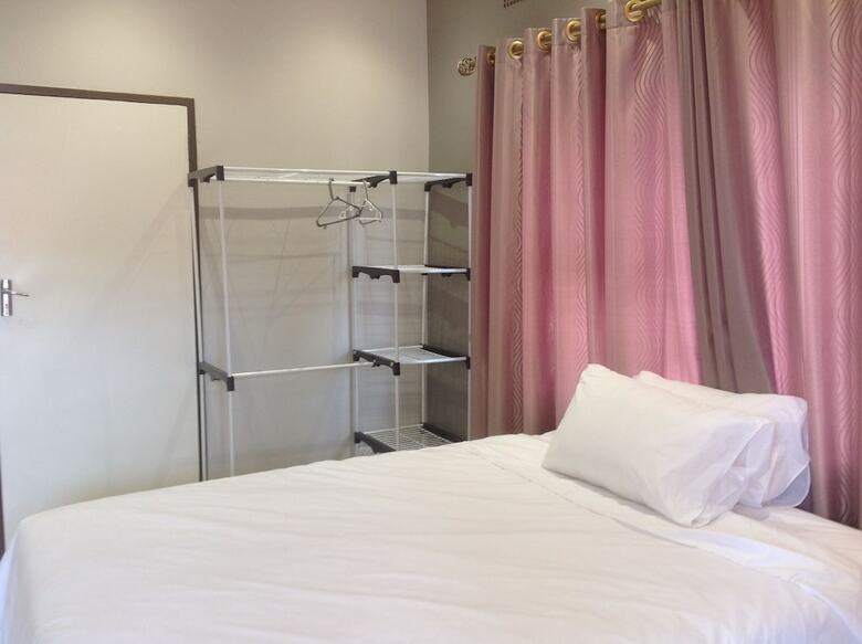 Hostal 848 Guest House