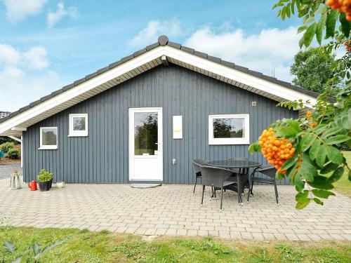 Three-bedroom Holiday Home In Oksb�l 28