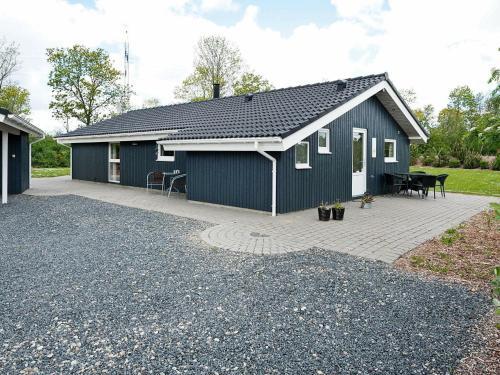 Three-bedroom Holiday Home In Oksb�l 28